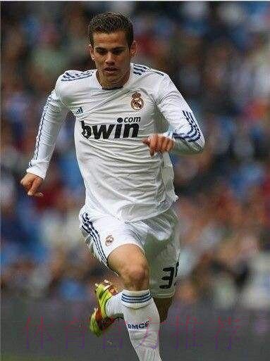 每体：穆帅有意为罗马引进皇马后卫纳乔